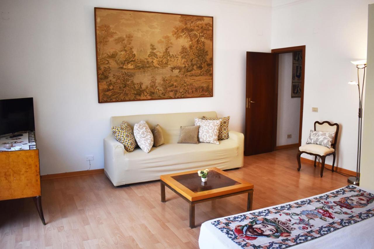Apartment Nel Centro Storico Di - Via Meli's House