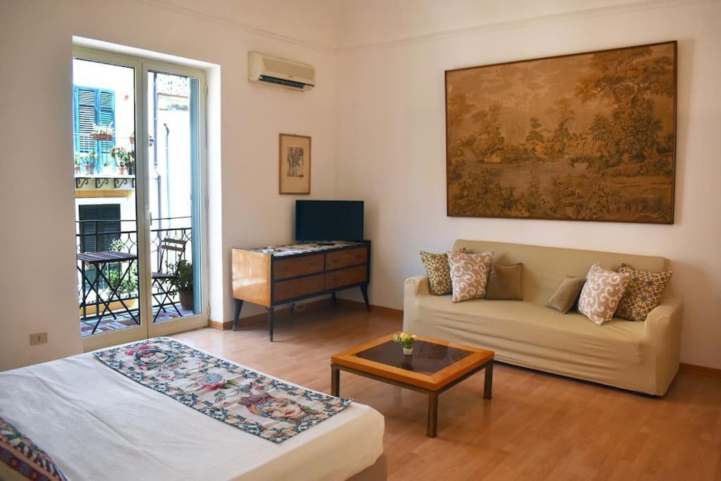 Apartment Nel Centro Storico Di - Via Meli's House